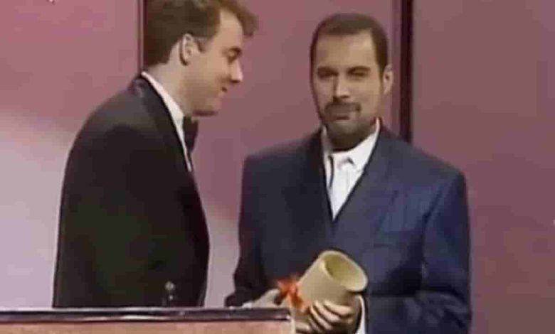 Freddie Mercury's Poignant Moment: When a Legend's Smile Faded Before the World's Eyes